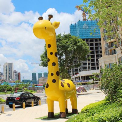 可愛的卡通長頸鹿，大型卡通動物景觀雕塑