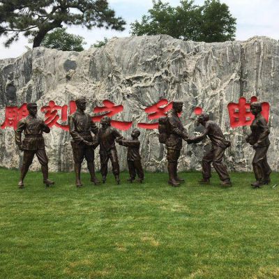 玻璃鋼仿銅人物，八路軍和鄉親握手的景觀擺件
