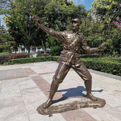 打仗的八路軍戰士，玻璃鋼仿銅人物像