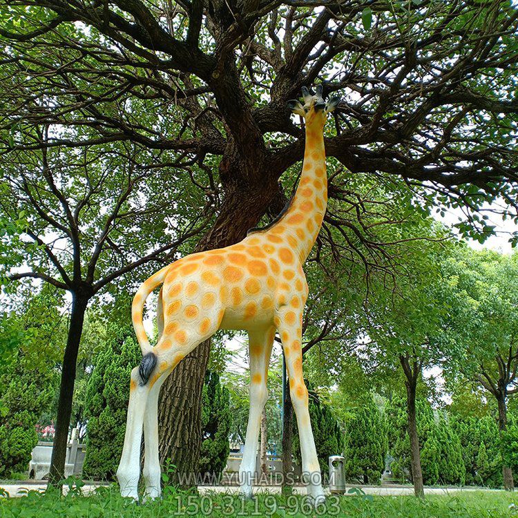 玻璃鋼仿真長頸鹿，公園園林草坪動物景觀雕塑