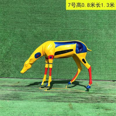 彩繪鹿，低頭玻璃鋼鹿雕塑